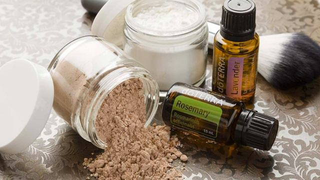 Top Notch Dry Shampoo Using Lavender And Rosemary Essential Oil смотреть онлайн