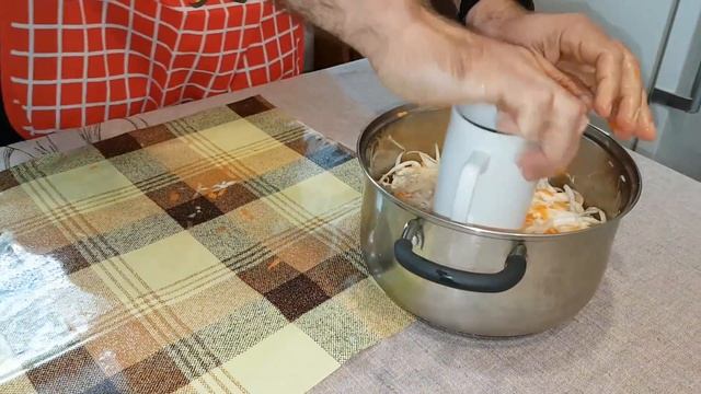Самая вкусная квашеная капуста! Хрустящая, очень простой рецепт! смотреть онлайн