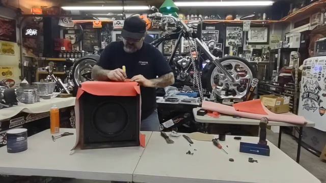 Fender Rad Bass Amp - recovering old amp with Tolex смотреть онлайн