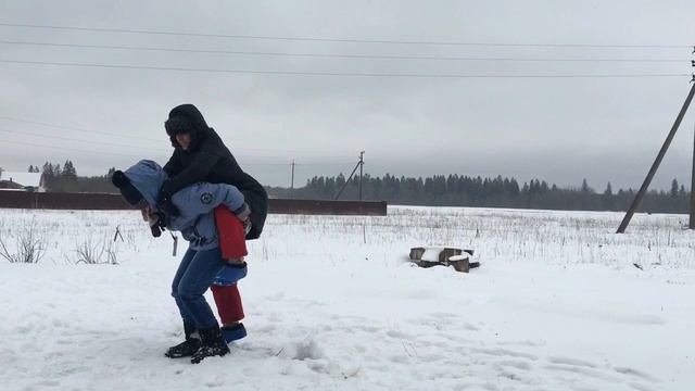 Делаем гимнастику на улице - энергия радости и здоровья! смотреть онлайн