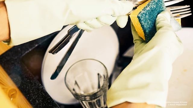 Мама купила дочери платье на выпускной. Когда одноклассники увидели, с кем она пришла на бал… смотреть онлайн
