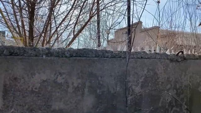 Бетонный забор со стеклом смотреть онлайн