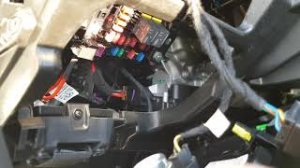 Chery Tiggo 7 Pro Предохранители под панелью проборов