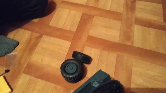 Машина на пульте управления. Что подарить ребенку. Радиоуправляемая машина с АлиЭкспресс. смотреть онлайн