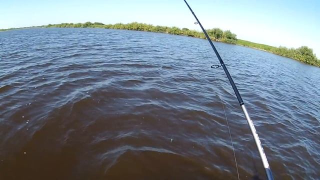 Рыбалка на Ильмене. Отводной поводок. Ловля окуня. смотреть онлайн