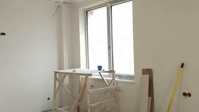 Подгатовка откосов под ашпоклёвывание произвожу грунтование и аклеивание бумажным скотчем .