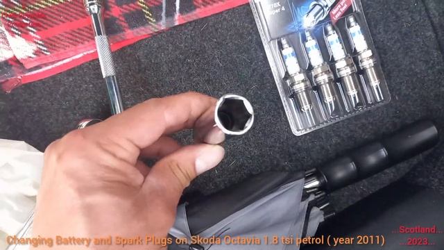 Skoda Octavia ( battery and spark plugs change) ....Scotland....2023.... смотреть онлайн