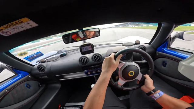 Lotus Exige Komotec 2:33 lap at Sepang Circuit WDG trackday смотреть онлайн