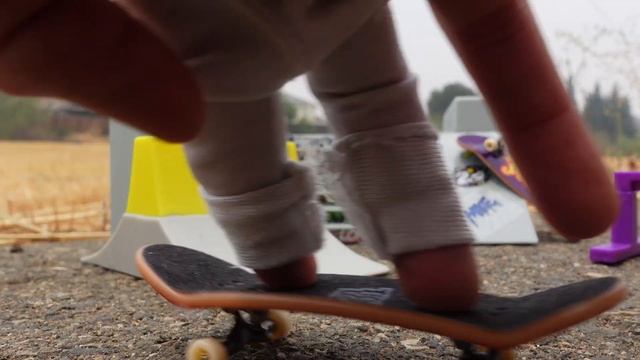 Finger Skateboard Tricks | Tech Deck Santa Cruz | Fingerboarding | Ramp | Flat Bar | Skatepark смотреть онлайн