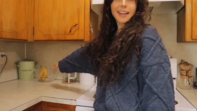 My Zero Waste Kitchen Tour & Essential Swaps | REALISTIC смотреть онлайн
