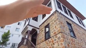 Откапывают старинный дом под реставрацию