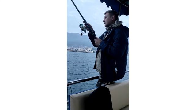 Рыбалка на Черном море, Ялта 2021г. смотреть онлайн