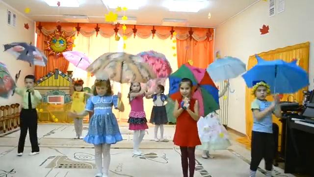 Танец с зонтиками в д/с "Золотой ключик" смотреть онлайн