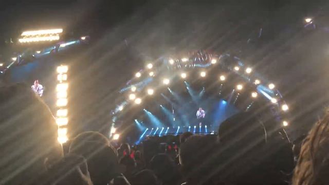 AC/DC - Angus' guitar solo LIVE смотреть онлайн