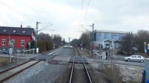 Поезд вид из кабины машиниста маневрового тепловоза в Европе Германия. Поезд машинист