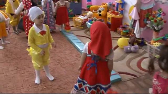 Артёмка в садике на 8 марта 2012 года!!! 1 часть. смотреть онлайн