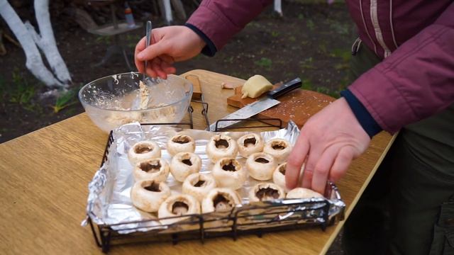 Приготовили шампиньоны в фольге на углях!!! смотреть онлайн