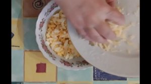 Салат с ананасом,сыром,яйцом,чесноком и майонезом,вкусный простой пошаговый рецепт,пальчики оближеш