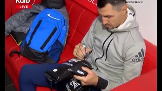 Бокс. Виктор Постол в Музее братьев Кличко смотреть онлайн