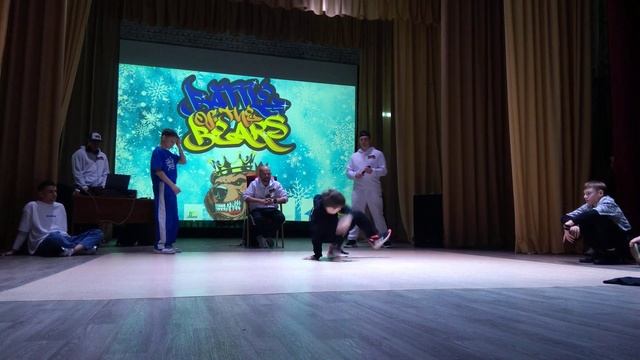 Батл 11 - B-Boy's 10-12 лет (BATTLE OF THE BEARS (WINTER SESSION)) смотреть онлайн
