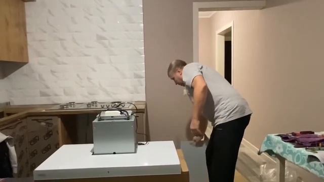 Распаковка — Вытяжка Т-образная Korting KHC9770GW смотреть онлайн