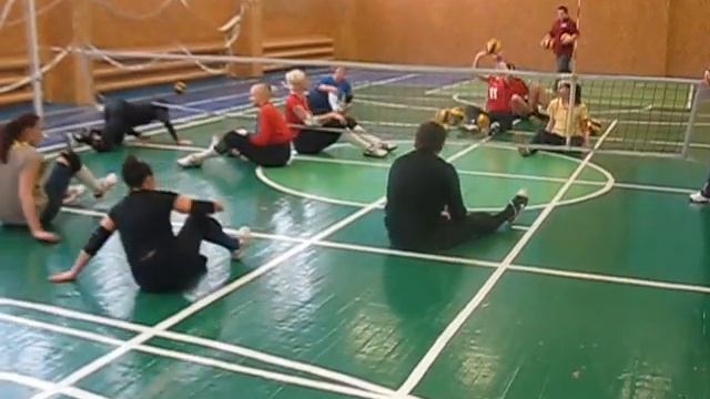 Тренировка паралимпийской сборной Украины по волейболу сидя смотреть онлайн