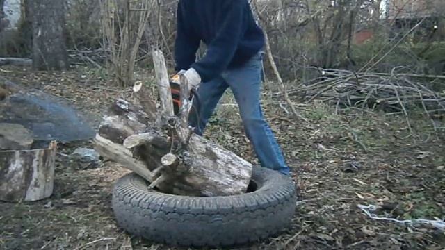 Момче реже пън ✄ Мальчик пилит пень смотреть онлайн