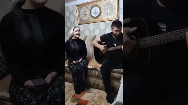 со ехачу юртахь санна сирла юй хьа юртахь буьйса😻🔥Чеченка поет под гитару очень красиво😻 #чечня смотреть онлайн