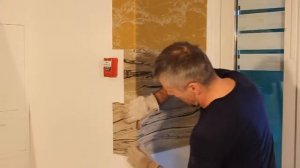 Гибкий камень загибается на углах