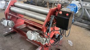 Трехвалковый станок с электромеханическим приводом подъема вала