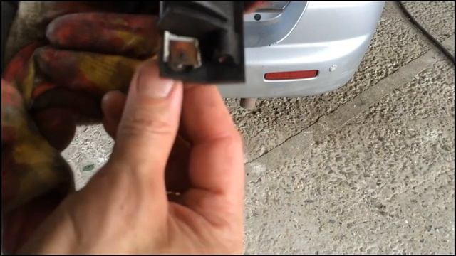 Разбираем  дверь багажника на СангЕнг рекстон 2006 года  SsangYong Rexton