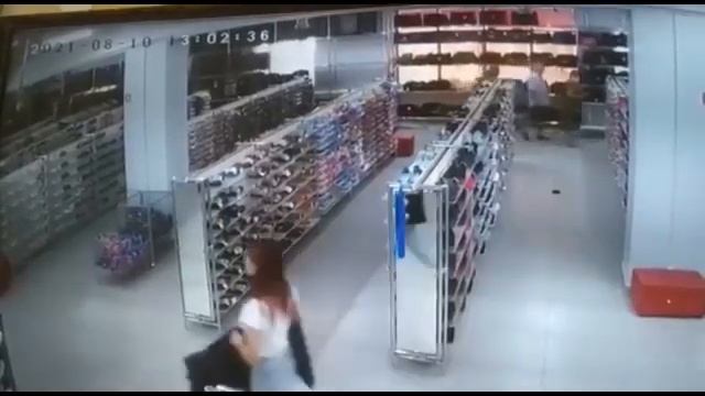 Кража кошелька в энгельсском магазине смотреть онлайн