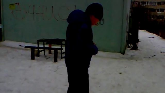 Мальчик упал в гавно смотреть онлайн