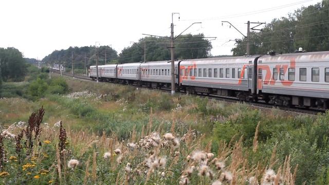 ЧС7 104 со скорым поездом № 76 Москва - Нерюнгри на перегоне Гжель - Куровская Московской ж.д. смотреть онлайн