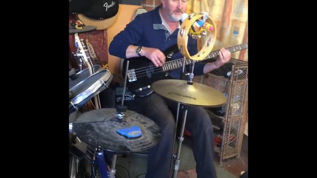 Thin Lizzie's song Dancing in the mooonlight: MarcP Guitars смотреть онлайн