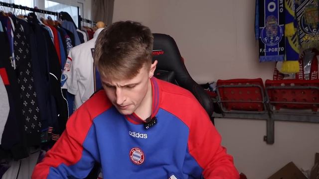 Testing Football Mystery Boxes From Around The World! смотреть онлайн