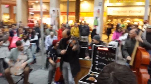 Street musicians in Munich Samba de Janeiro + Amadeus смотреть онлайн