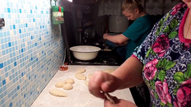 Пирожки удались , в дорогу. смотреть онлайн