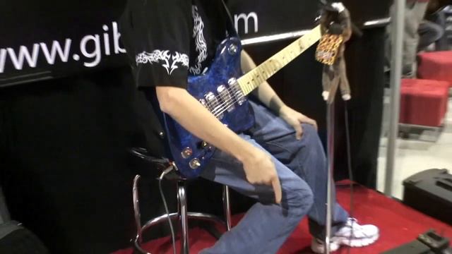 CES 2011 - Gibson Firebird X Self-Tuning, Multi-Pickup Robot-Loop Guitar смотреть онлайн