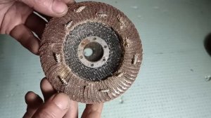 Не выбрасывай старый лепестковый диск на болгарку, пока не посмотришь это видео! DIY
