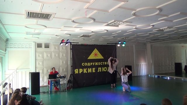 Red Carped - Asia con Весна 2018 смотреть онлайн