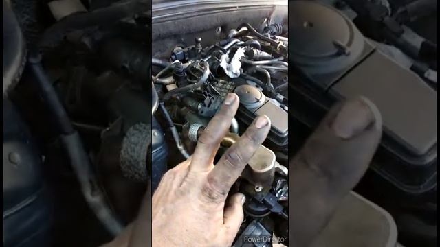 Ауди А4 б 8  металичиский звук возле турбины