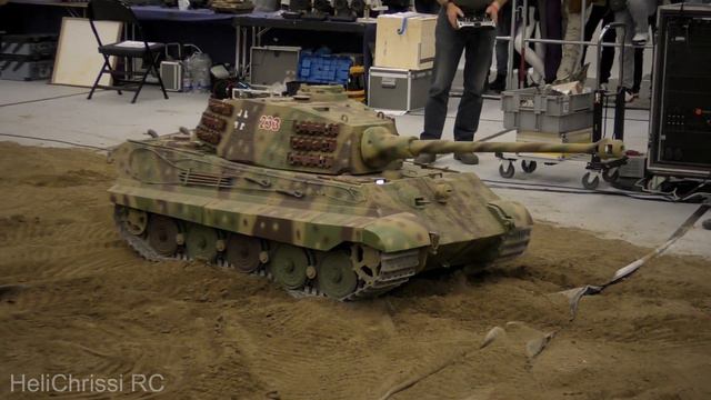 500Kg Mega RC Panzer Königstiger Maßstab 1:4 Vorführung | Metall | Intermodellbau Dortmund смотреть онлайн