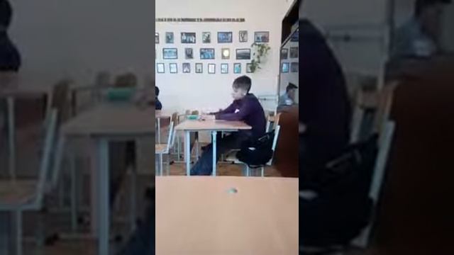 Как учитель обзывает учеников !!! смотреть онлайн