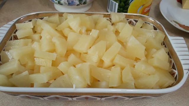 Простой салат с ананасом, как приготовить.