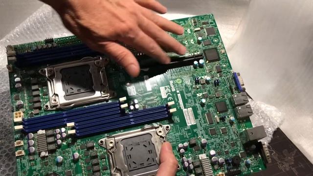 Распаковка Платы Super Micro X9DRD-LF смотреть онлайн