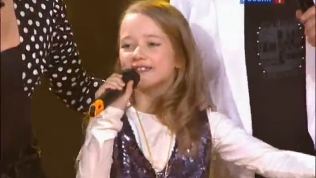 Ядвига Поплавская, Александр Тиханович, Маша Новик и Андрей Кунец - я у бабушки живу смотреть онлайн