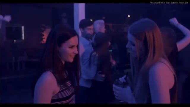 Female vampire bites girl at club смотреть онлайн