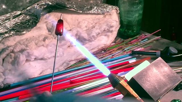 Видео урок от студии Бранзулетка. Бусина лэмпворк Котик. смотреть онлайн