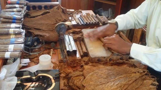 Куба-21, Конец фильма, гид о Варадеро, лобстеры в ресторане, кубинские сигары, летим домой. смотреть онлайн